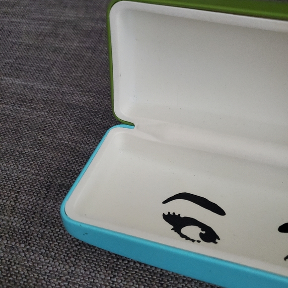 Kate Spade two-tone clamshell sunglasses case - Picture 9 of 12